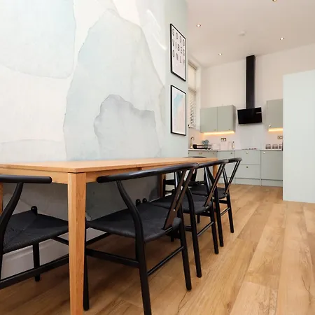 No 8 Grosvenor - 10min Walk From Cabot Circus 公寓